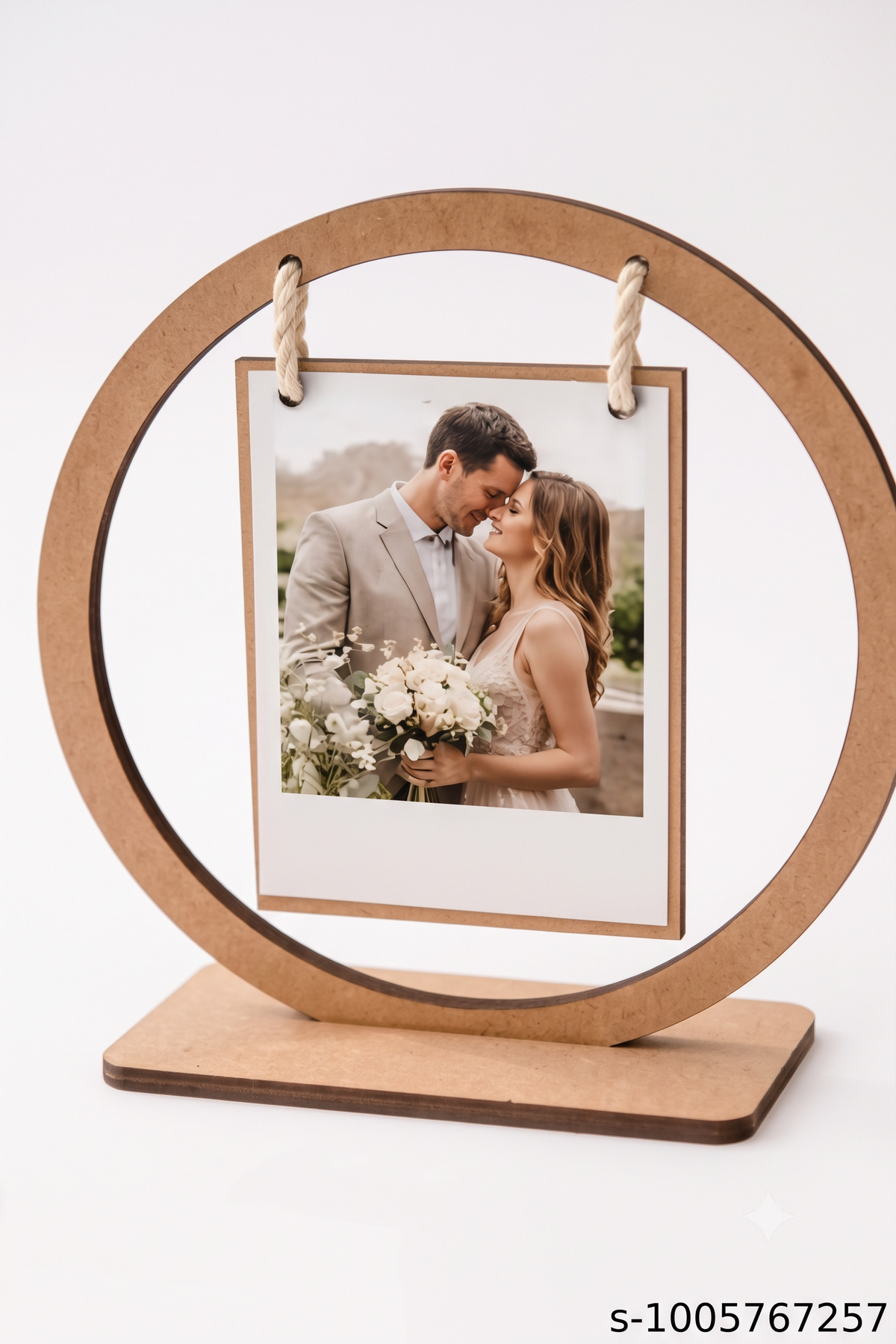 Create a beautiful memory with our personalized Couple Circle Photo Frame. A perfect gift for couples, anniversaries, birthdays, Valentine’s Day and special moments.